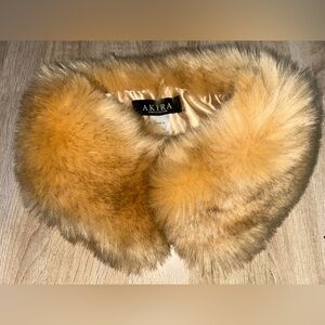 AKIRA faux fur neck collar